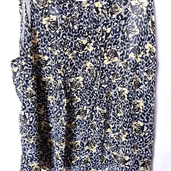 Torrid sleeveless Pleated Front Floral Blouse Sz Ox - Picture 5 of 9